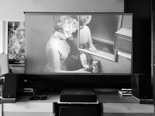 Do I need to use an ALR screen/grey screen in a dark room? Will the effect be the same as a projected white screen? - VIVIDSTORM