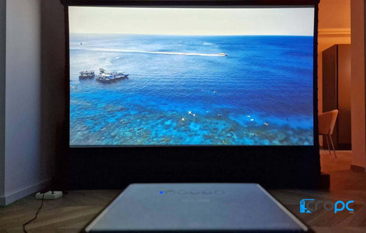 cropc.net:Test: Vividstorm  S Electric Tension Floor Screen White Cinema – za pravo kino kod kuće - VIVIDSTORM