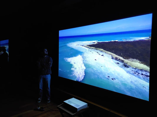 Home theater that can be moved - reasons to choose a motorized floor-standing projection screen - VIVIDSTORM